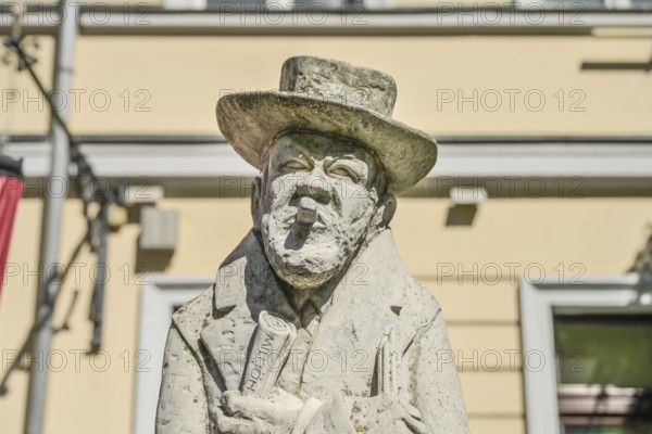 Statue of Heinrich Zille, Poststraße, Nikolaiviertel, Mitte, Berlin, Germany