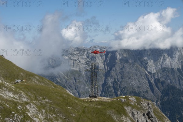 Dismantling of the old 220 kV power line at the Torscharte at the transition towards the Hagengebirge. It will be replaced by the new 380 kV Salzburg line. The electricity pylons and cables are removed in individual parts by helicopter. Salzburger Land, Austria