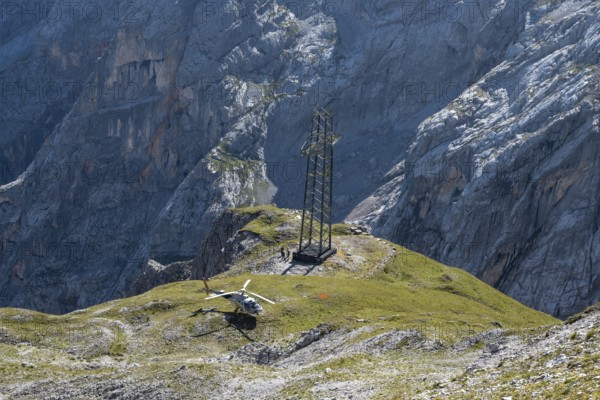 Dismantling of the old 220 kV power line at the Torscharte at the transition towards the Hagengebirge. It will be replaced by the new 380 kV Salzburg line. The electricity pylons and cables are removed in individual parts by helicopter. Salzburger Land, Austria