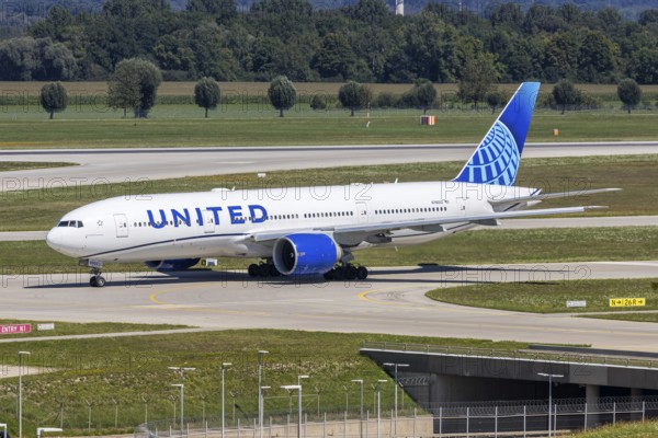 A United Airlines Boeing 777-200ER aircraft with the registration number N78002 at Munich Airport, Germany