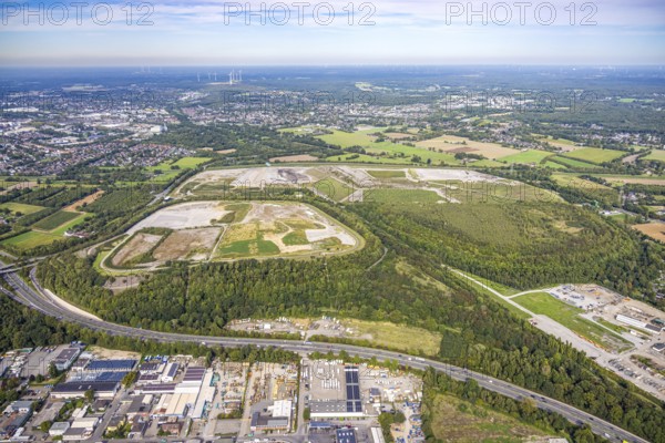 Aerial view, Emscher Hangpark and tailings pile with landfill Wehofen, between river Emscher and motorway A59, Averbruch, Dinslaken, Ruhr area, North Rhine-Westphalia, Germany, tailings pile, DE, landfill, Europe, slag heap, Hanseatic city, aerial view, aerial photography, aerial photography, Lower Rhine, park, overview, bird's-eye view, overview