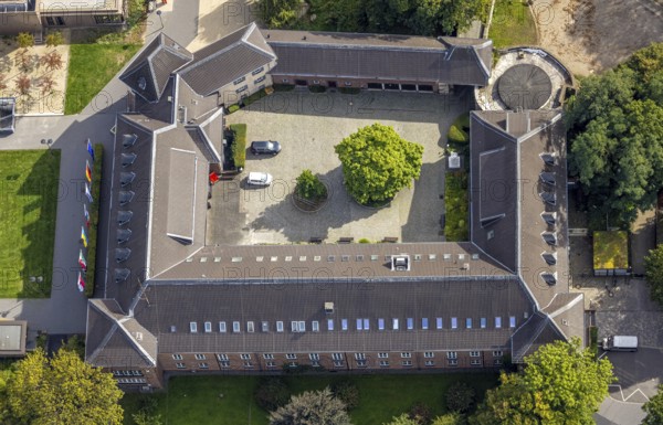 Aerial view, Dinslaken Castle and Palace, green tree in the inner courtyard, Dinslaken, Ruhr area, North Rhine-Westphalia, Germany, castle, castle complex, DE, Europe, Hanseatic city, aerial view, aerial photography, aerial photography, Lower Rhine, castle, overview, bird's-eye view, overview