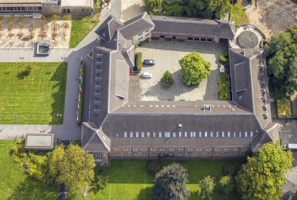 Aerial view, Dinslaken Castle and Palace, green tree in the inner courtyard, Dinslaken, Ruhr area, North Rhine-Westphalia, Germany, castle, castle complex, DE, Europe, Hanseatic city, aerial view, aerial photography, aerial photography, Lower Rhine, castle, overview, bird's-eye view, overview