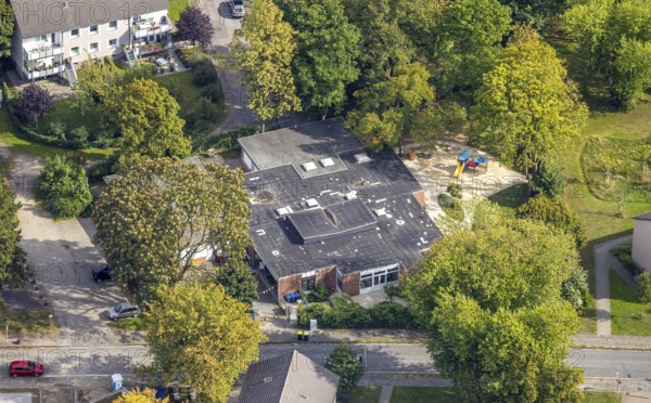 Aerial photo, evang. kindergarten Kita Lohberg, Lohberg, Dinslaken, Ruhr area, North Rhine-Westphalia, Germany, DE, Europe, Hanseatic city, kindergarten, day-care centre, day-care centre, day-care centre, aerial photography, aerial photography, Lower Rhine, overview, bird's-eye view, overview