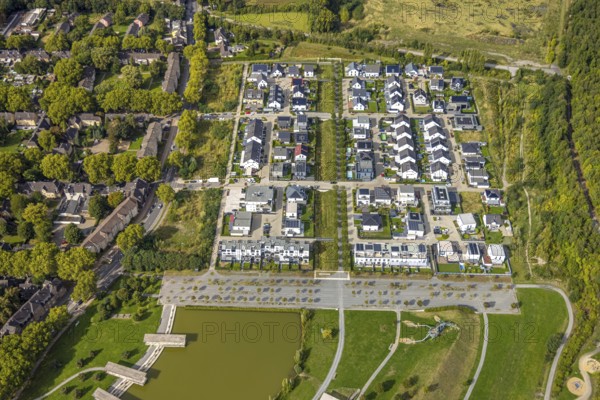 Aerial view, Bergpark Lohberg creative quarter, former colliery site and landscaping, housing estate, Oberlohberg, Dinslaken, Ruhr area, North Rhine-Westphalia, Germany, DE, Europe, property tax, Hanseatic city, real estate, creative quarter, aerial view, aerial photography, aerial photography, Lower Rhine, tower, overview, bird's eye view, residential complex, living and life, residential area, residential quality, residential quarter, residential district, colliery, birds-eyes view, former colliery, overview