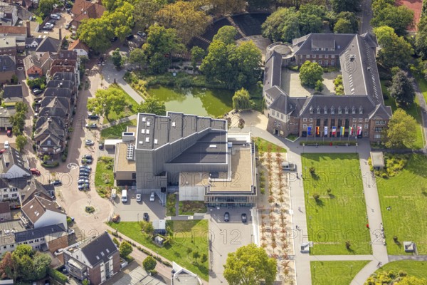Aerial view, Dinslaken Castle, Kathrin-Türks-Halle Theater am Stadtpark, Dinslaken, Ruhr area, North Rhine-Westphalia, Germany, castle, castle complex, DE, Europe, events, Hanseatic city, culture, art, aerial photography, aerial photography, Lower Rhine, park, castle, theatre, overview, events, venue, event centre, bird's-eye view, birds-eyes view, cultural use, overview