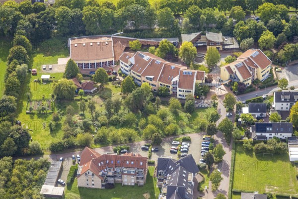 Aerial photo, Freie Waldorfschule Dinslaken e.V., Eppinghoven, Dinslaken, Ruhr area, North Rhine-Westphalia, Germany, education, educational institution, DE, Europe, Hanseatic city, teaching institute, aerial photo, aerial photography, aerial photography, Lower Rhine, school, overview, bird's-eye view, Waldorf Institute, birds-eyes view, overview