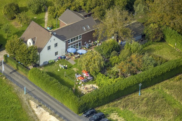 Aerial view, Hof Emschermündung Cafe and Gastronomy, street Am Hagelkreuz am Fluss Emcher, children's playground, Eppinghoven, Dinslaken, Ruhr area, North Rhine-Westphalia, Germany, outdoor catering, beer garden, café, DE, food and drink, Europe, inn, gastronomy, Hanseatic city, aerial view, aerial photography, aerial photography, Lower Rhine, restaurant, parasols, playground, overview, bird's eye view, birds-eyes view, overview