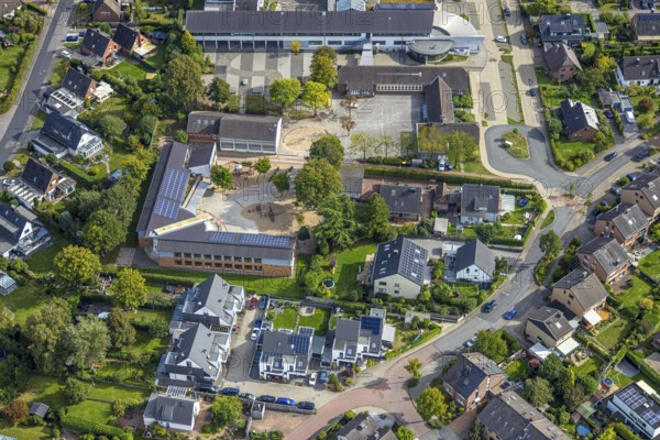 Aerial photo, Karl-Vogels-Schule primary school with solar roof, Hünxe, Ruhr area, North Rhine-Westphalia, Germany, education, educational institution, DE, roof with solar panels, Europe, comprehensive school, primary school, teaching institute, aerial photo, aerial photography, aerial photography, Lower Rhine, photovoltaic system, school, solar, solar system, solar roof, solar energy, solar panels, solar power system, overview, bird's-eye view, birds-eyes view, overview