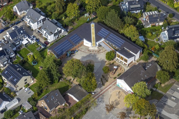 Aerial photo, Karl-Vogels-Schule primary school with solar roof, Hünxe, Ruhr area, North Rhine-Westphalia, Germany, education, educational institution, DE, roof with solar panels, Europe, primary school, educational institute, aerial photo, aerial photography, aerial photography, Lower Rhine, photovoltaic system, school, solar, solar system, solar roof, solar energy, solar panels, solar power system, overview, bird's-eye view, birds-eyes view, overview