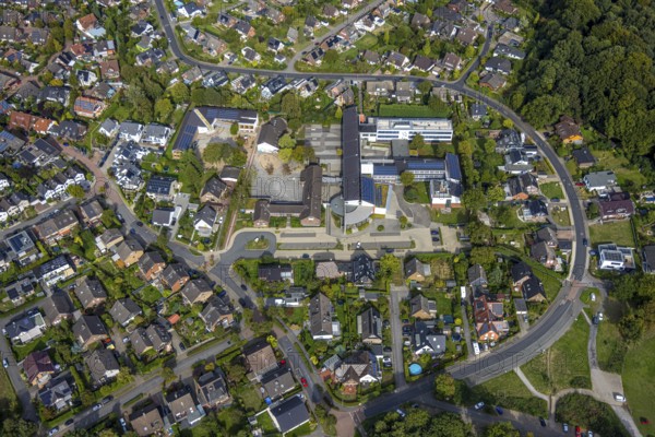 Aerial view, Comprehensive school Hünxe and Karl-Vogels-Schule primary school with solar roof, Hünxe, Ruhr area, North Rhine-Westphalia, Germany, education, educational institution, DE, roof with solar panels, Europe, comprehensive school, primary school, educational institute, aerial view, aerial photography, aerial photography, Lower Rhine, photovoltaic system, school, schoolyard, solar, solar system, solar roof, solar energy, solar panels, solar power system, overview, bird's eye view, birds-eyes view, overview
