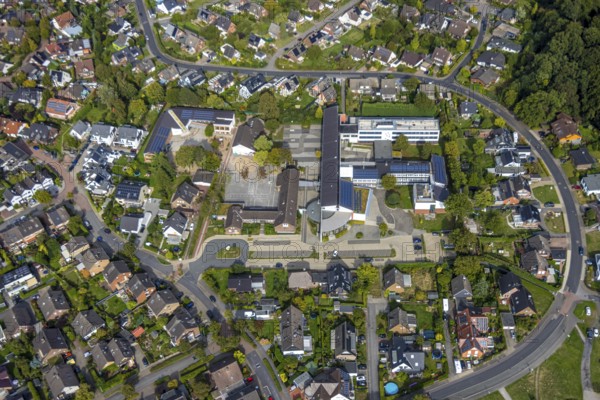 Aerial view, Comprehensive school Hünxe and Karl-Vogels-Schule primary school with solar roof, Hünxe, Ruhr area, North Rhine-Westphalia, Germany, education, educational institution, DE, roof with solar panels, Europe, comprehensive school, primary school, educational institute, aerial view, aerial photography, aerial photography, Lower Rhine, photovoltaic system, school, schoolyard, solar, solar system, solar roof, solar energy, solar panels, solar power system, overview, bird's eye view, birds-eyes view, overview