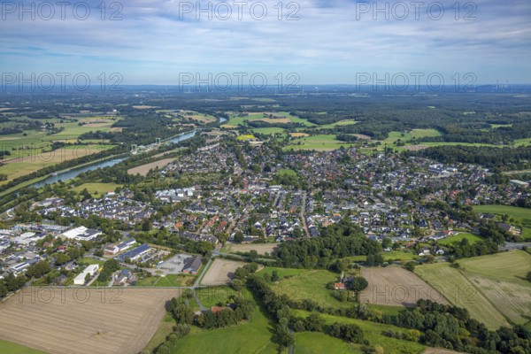 Aerial view, residential area, general view of Hünxe with distant view, Wesel-Datteln-Kanal, Hünxe, Ruhr area, North Rhine-Westphalia, Germany, DE, Europe, aerial view, aerial photography, aerial photography, Lower Rhine, overview, bird's-eye view, overview