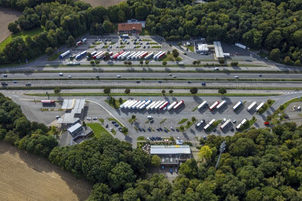 Aerial view, service area Hünxe-Ost and Hünxe-West, petrol station and rest area with truck parking on the A3 motorway and Hünxe junction, Hünxe, Ruhr area, North Rhine-Westphalia, Germany, DE, Europe, aerial view, aerial photography, aerial photography, Lower Rhine, service area, rest area, overview, bird's-eye view, overview