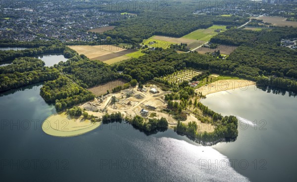 Aerial view, gravel pit Hünxe at Tenderingssee and lido, Bruckhausen, Hünxe, Ruhr area, North Rhine-Westphalia, Germany, bathing establishment, bathing resort, DE, Europe, outdoor pool, leisure activities, aerial view, aerial photography, aerial photography, Lower Rhine, swimming pool, lake, overview, bird's-eye view, overview