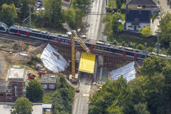 Aerial view, S-Bahn and railway line across Spellener Straße, bridge construction and extension of the Betuweroute and Betuwe-Line railway line, Friedrichsfeld, Voerde, Ruhr area, North Rhine-Westphalia, Germany, railway area, DE, Deutsche Bahn AG, Europe, track systems, tracks, aerial view, aerial photography, aerial photography, Lower Rhine, overview, Voerde (Lower Rhine), bird's-eye view, bird's-eye view, overview