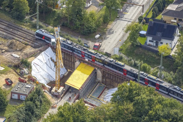 Aerial view, S-Bahn and railway line across Spellener Straße, bridge construction and extension of the Betuweroute and Betuwe-Line railway line, Friedrichsfeld, Voerde, Ruhr area, North Rhine-Westphalia, Germany, railway area, DE, Deutsche Bahn AG, Europe, track systems, tracks, aerial view, aerial photography, aerial photography, Lower Rhine, overview, Voerde (Lower Rhine), bird's-eye view, bird's-eye view, overview