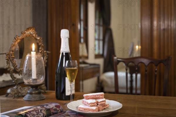 The Biscuit Rise de Reims is a crispy, airy, pink-coloured, very fragile patisserie speciality from the northern French city of Reims, which has been dipped in Champagne since around 1690 and has been enjoyed by rulers such as King Charles V, Reims, Champagne, Marne department, Grand Est region, France