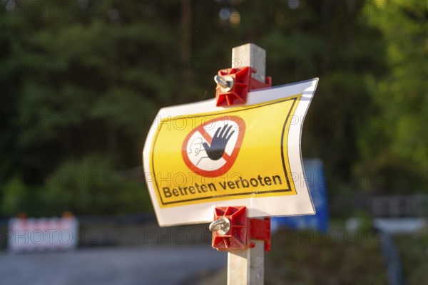 A warning sign with the inscription 'No trespassing' stands on a forest road, Hermann Hessebahn construction site, Calw, Germany