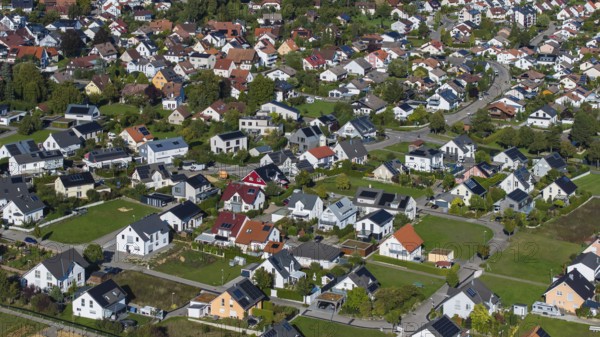 Residential area in the municipality of Mötzingen. Modern detached houses on generously sized plots. Aerial view. Mötzingen, Baden-Württemberg, Germany