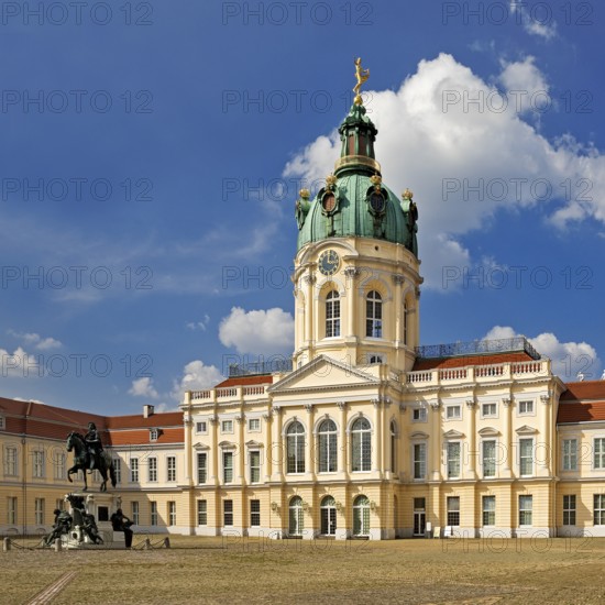 Charlottenburg Palace, city side on Spanndauer Damm with courtyard of honour and equestrian statue of the Great Elector, Berlin, Germany