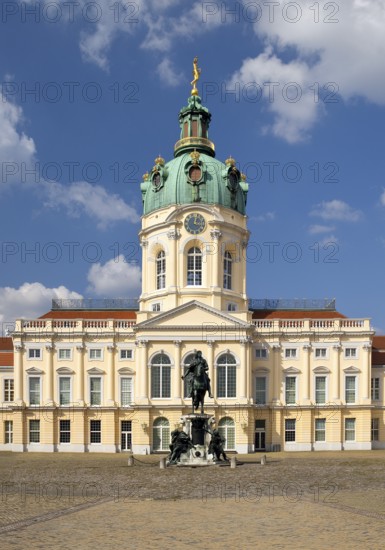 Charlottenburg Palace, city side on Spanndauer Damm with courtyard of honour and equestrian statue of the Great Elector, Berlin, Germany