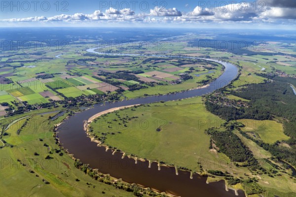 Aerial photo, Dömitz, Rüterberg, Elbe, country town, district Ludwigslust-Parchim, Mecklenburg-Western Pomerania, Lower Saxony Wendland, river, clouds, weather, cumulus, Germany