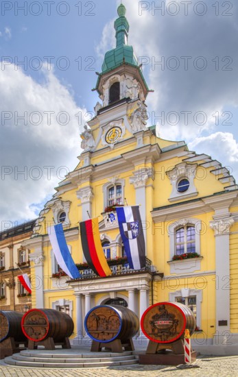 Historic town hall with beer barrels on the market square in the old town, beer town Kulmbach, Maintal, Upper Franconia, Franconia, Bavaria, Germany