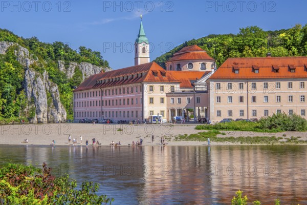 Danube bank with view of Weltenburg monastery in front of the Danube breakthrough, Kelheim, Danube valley, Lower Bavaria, Bavaria, Germany