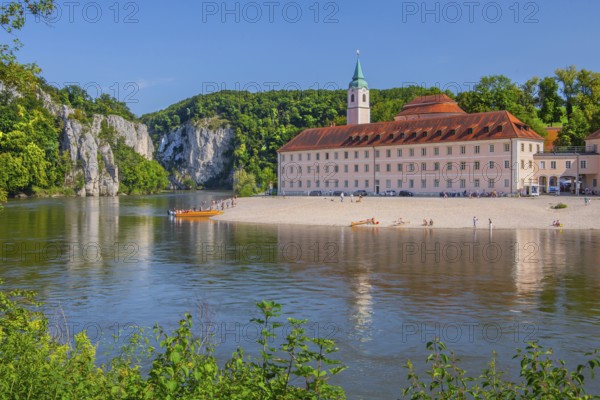 Danube bank with view of Weltenburg monastery in front of the Danube breakthrough, Kelheim, Danube valley, Lower Bavaria, Bavaria, Germany