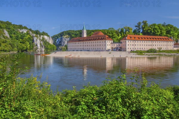 Danube bank with view of Weltenburg monastery in front of the Danube breakthrough, Kelheim, Danube valley, Lower Bavaria, Bavaria, Germany