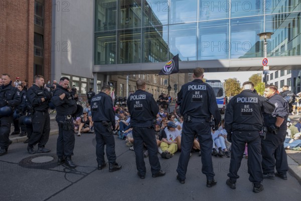 Germany, Berlin, 20/09/2025, protests against the March for Life demanding the abolition of Paragraph 218, counter-demonstration, blockade, police