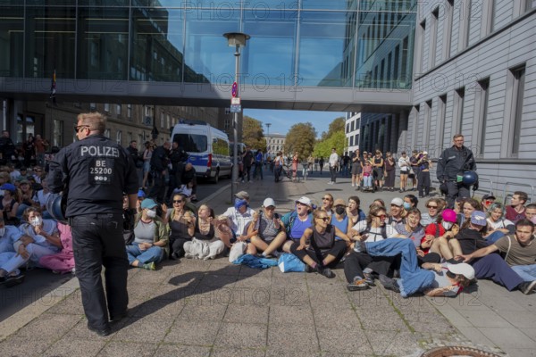 Germany, Berlin, 20/09/2025, protests against the March for Life demanding the abolition of Paragraph 218, counter-demonstration, blockade, police