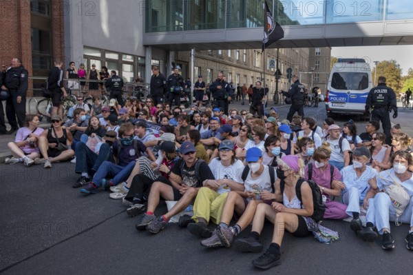 Germany, Berlin, 20/09/2025, protests against the March for Life demanding the abolition of Paragraph 218, counter-demonstration, blockade, police