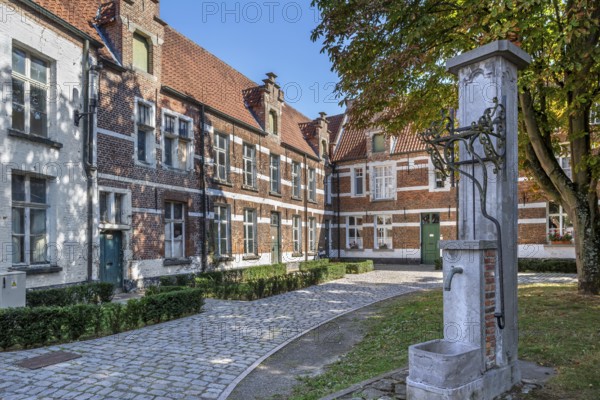 17th century beguines' houses in the Sint-Alexiusbegijnhof, Saint Alexius beguinage in the city Dendermonde, Termont, East Flanders, Belgium
