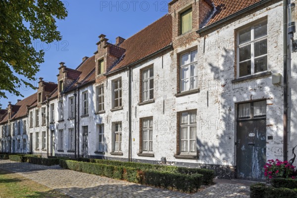 17th century beguines' houses in the Sint-Alexiusbegijnhof, Saint Alexius beguinage in the city Dendermonde, Termont, East Flanders, Belgium