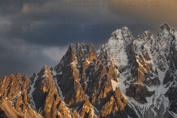 Close-up of mountain peaks of the Haunold Group in the evening light, Haunold, Haunold Group, San Candido, Val Pusteria, Sesto Dolomites, Dolomites, South Tyrol, Italy