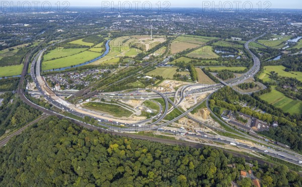 Aerial view, motorway junction Kaiserberg with construction site, motorway A40 and A3, behind energy park Styrumer Ruhrbogen with wind turbine, Duissern, Duisburg, Ruhr area, North Rhine-Westphalia, Germany, motorway, construction work, construction area, building site, building plots, construction project, construction site, DE, Europe, large construction site, aerial view, aerial photography, aerial photography, new construction, road traffic, overview, bird's-eye view, overview