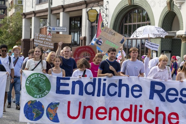 Worldwide climate strike by Fridays for Future under the motto Exit Gas - Enter Future, demonstration with rally at the fish market, Hamburg, Germany