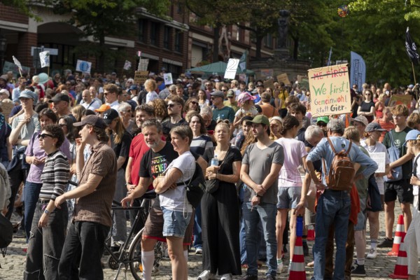 Worldwide climate strike by Fridays for Future under the motto Exit Gas - Enter Future, demonstration with rally at the fish market, Hamburg, Germany