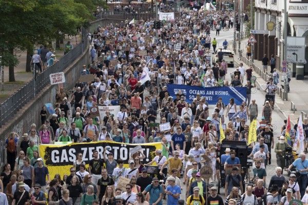 Worldwide climate strike by Fridays for Future under the motto Exit Gas - Enter Future, demonstration with rally at the fish market, Hamburg, Germany