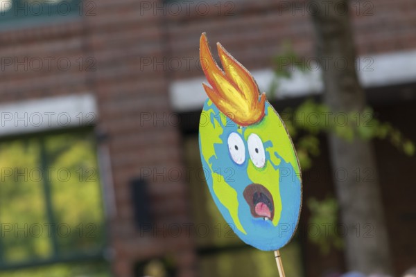 Worldwide climate strike by Fridays for Future under the motto Exit Gas - Enter Future, demonstration with rally at the fish market, Hamburg, Germany