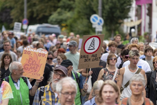 Worldwide climate strike by Fridays for Future under the motto Exit Gas - Enter Future, demonstration with rally at the fish market, Hamburg, Germany