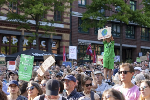 Worldwide climate strike by Fridays for Future under the motto Exit Gas - Enter Future, demonstration with rally at the fish market, Hamburg, Germany