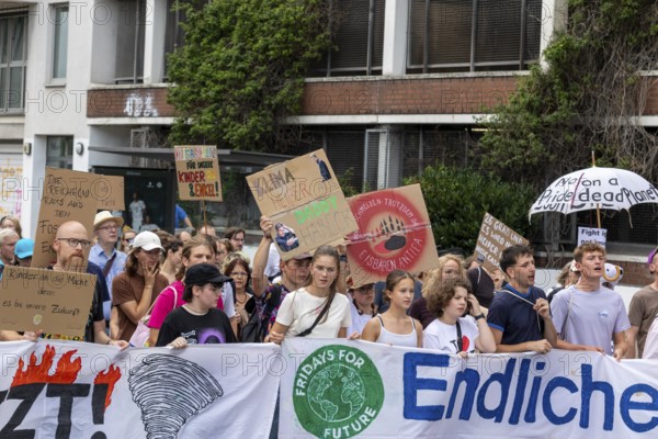 Worldwide climate strike by Fridays for Future under the motto Exit Gas - Enter Future, demonstration with rally at the fish market, Hamburg, Germany