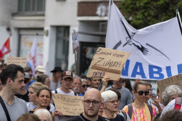 Worldwide climate strike by Fridays for Future under the motto Exit Gas - Enter Future, demonstration with rally at the fish market, Hamburg, Germany
