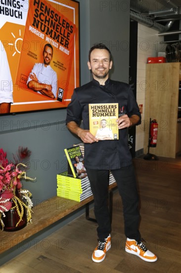 Chef Steffen Henssler at the presentation of his new cookbook HENSSLERS SCHNELLE NUMMER - mornings, lunchtimes, evenings in Henssler's kitchen, Hamburg, Germany