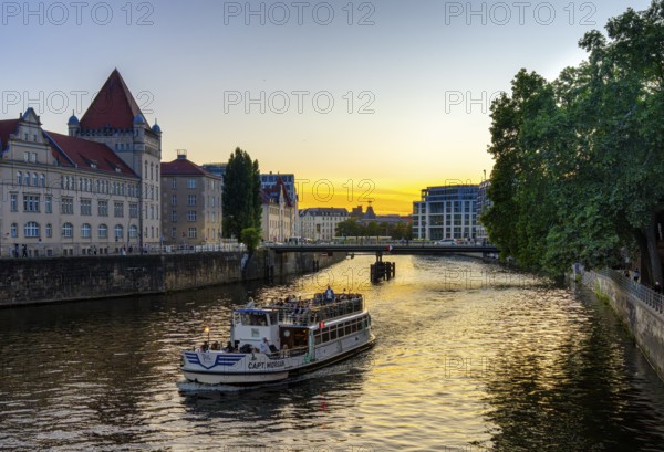 Sighseeing on the Spree in the evening sun, Museum Island, Berlin, Germany
