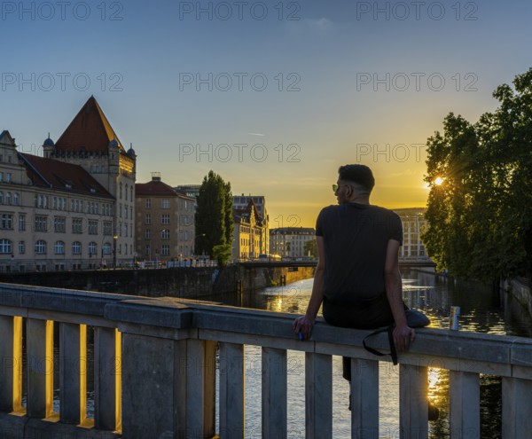 Evening sun at the Bodemuseum, Monbijou Bridge, Museum Island, Berlin, Germany