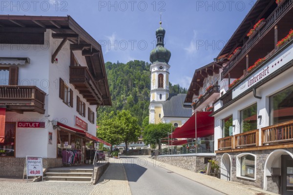 Houses and parish church St. Pankratius, Reit im Winkl, Chiemgau, Upper Bavaria, Bavaria, Germany